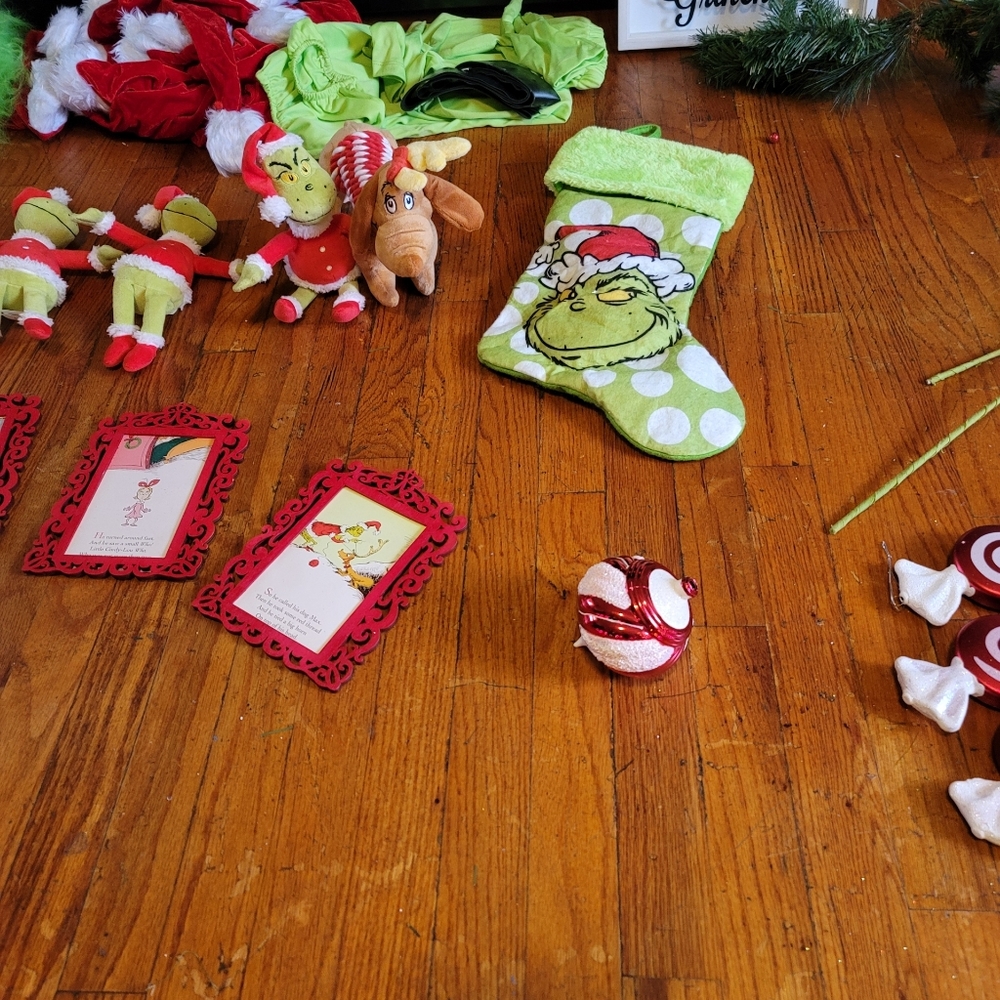 Grinch Christmas Decor - Picture 6 of 9